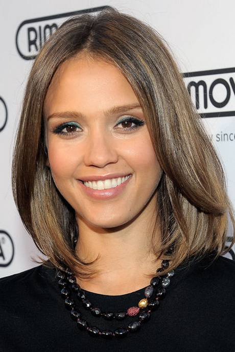 Frisuren Schulterlanges Haar Stylen : Haare Schulterlange Schulterlang Halblange Lob Schulterlanges Mittelscheitel Frisur Stylen Alba Haarschnitt Mittellang Schulterlanger Gestuft Glatt Stufenschnitt Haarschnitte Kurzhaarfrisuren Caschetto Halblanges