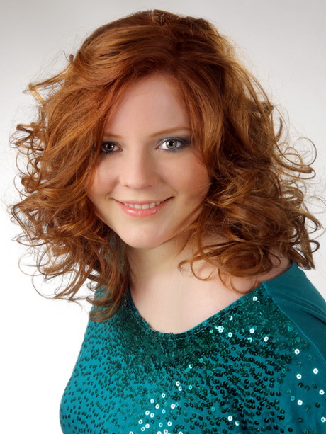 Frisuren für naturlocken schulterlang