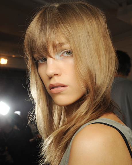 Frisuren mit fransigem pony - Schönheit und Stil